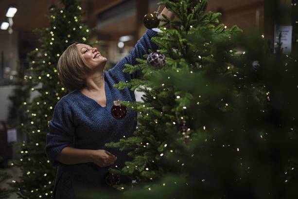 Kunstig juletre og fjernstyring av juletrebelysning