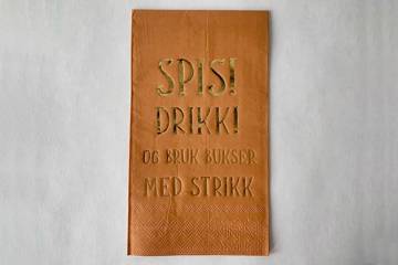 Servietter, "Bukser med strikk"