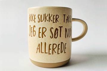 Krus "Jeg er søt nok", beige