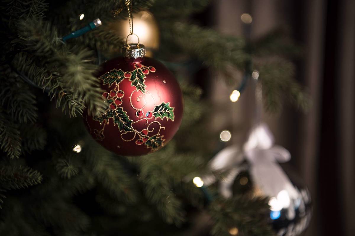 Kunstige juletrær – det perfekte valget for en magisk og stressfri jul