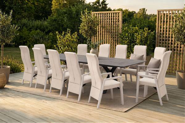 Vita spisesett med 12 høy rygg stol, beige